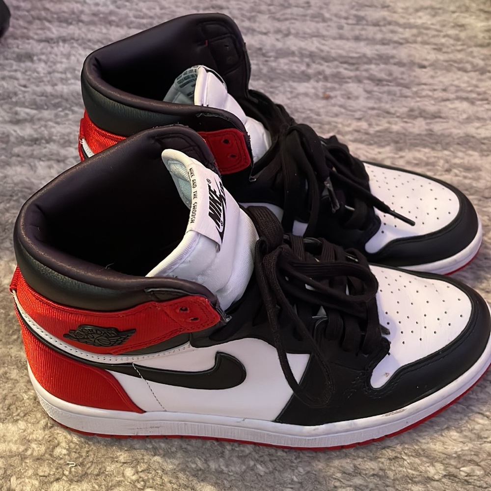 Womens Air Jordan 1 Retro High “Satin Black Toe” 🌹